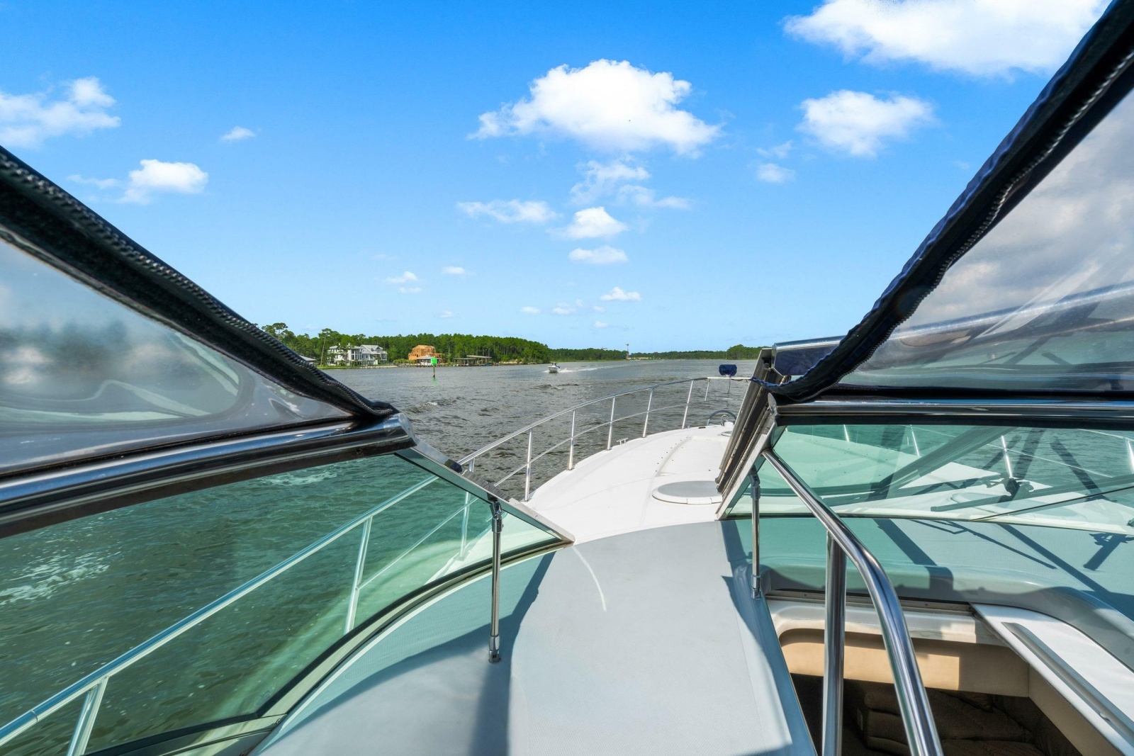 2005 Cruisers Yachts 520 Express