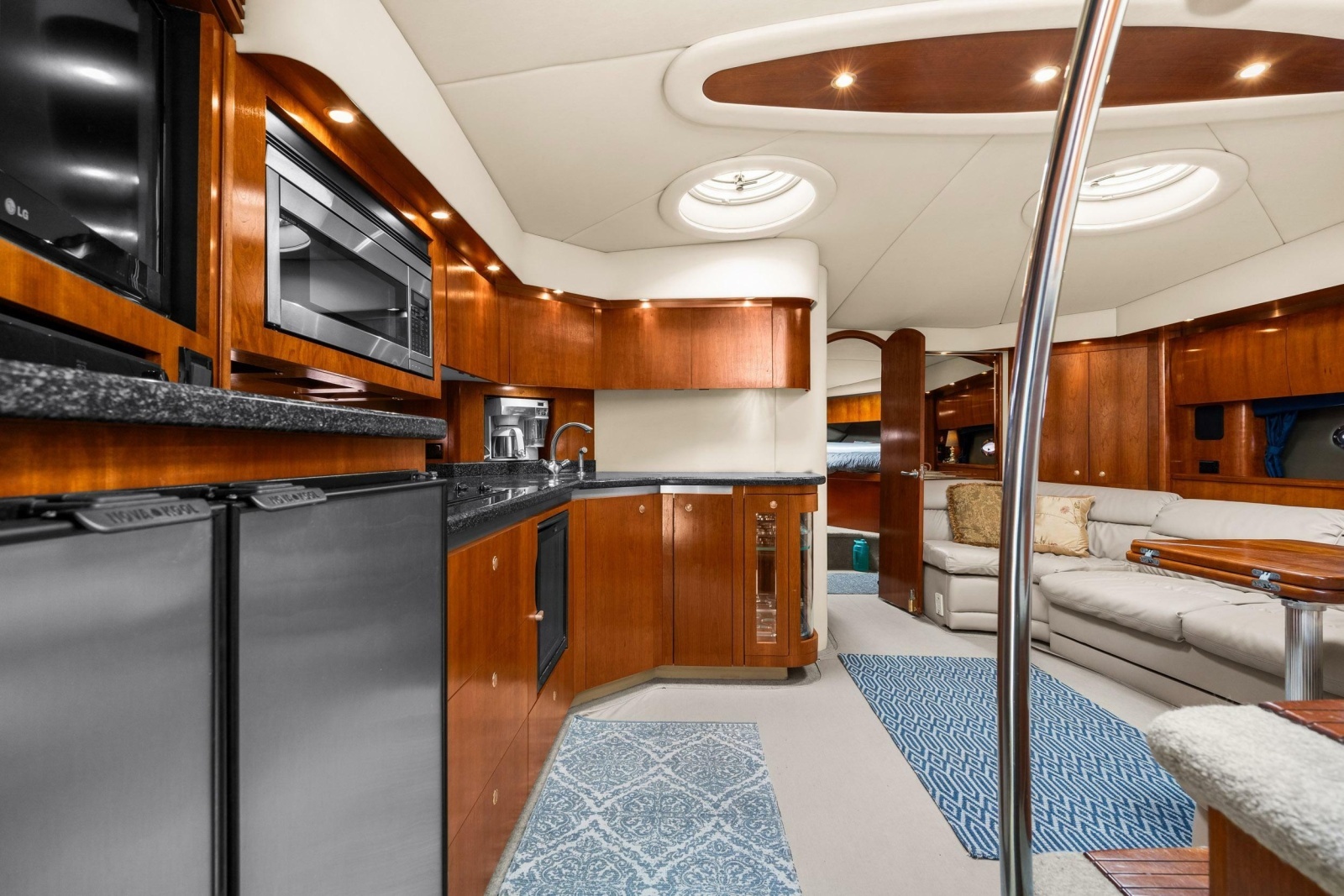 2005 Cruisers Yachts 520 Express