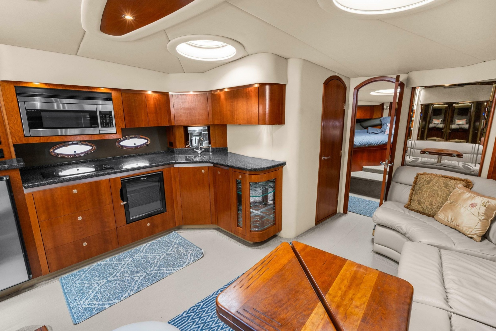 2005 Cruisers Yachts 520 Express