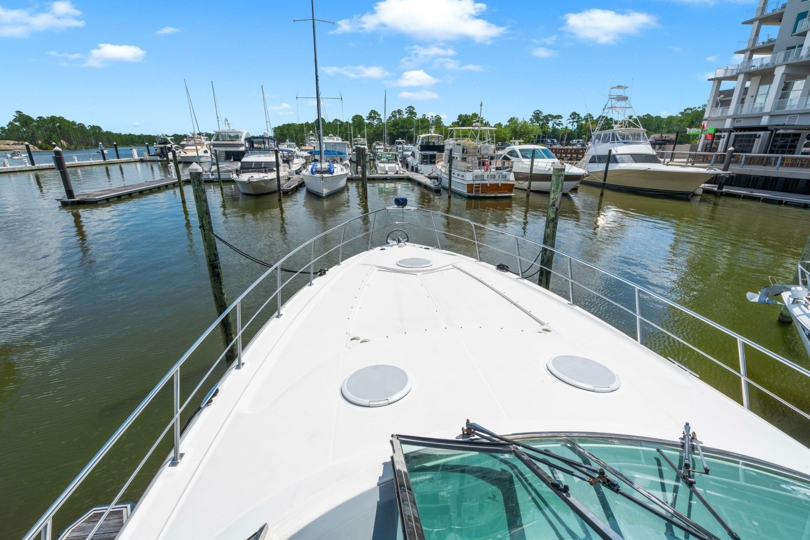 2005 Cruisers Yachts 520 Express