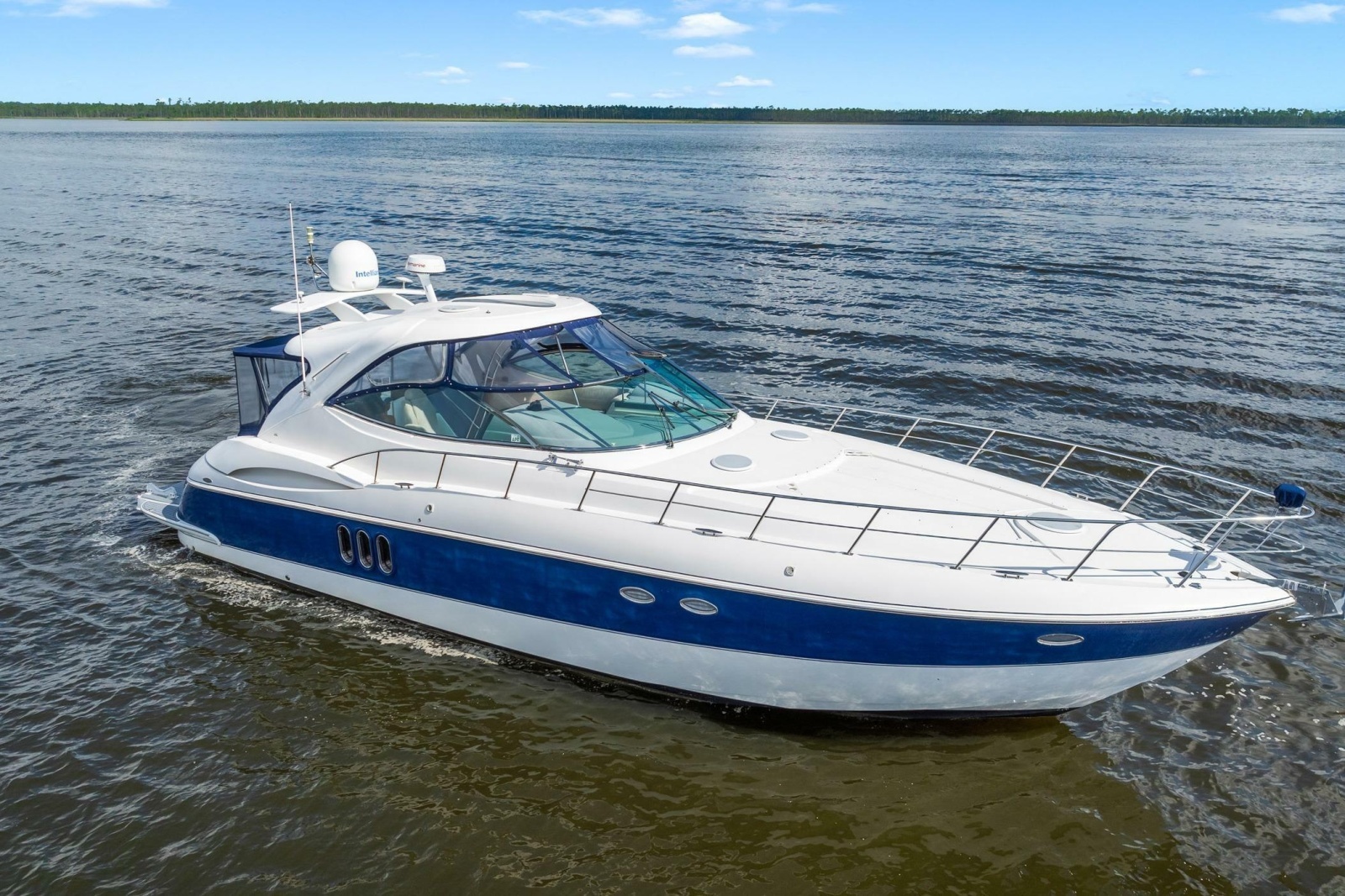 2005 Cruisers Yachts 520 Express