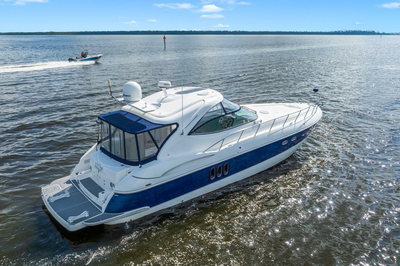 2005 Cruisers Yachts 520 Express