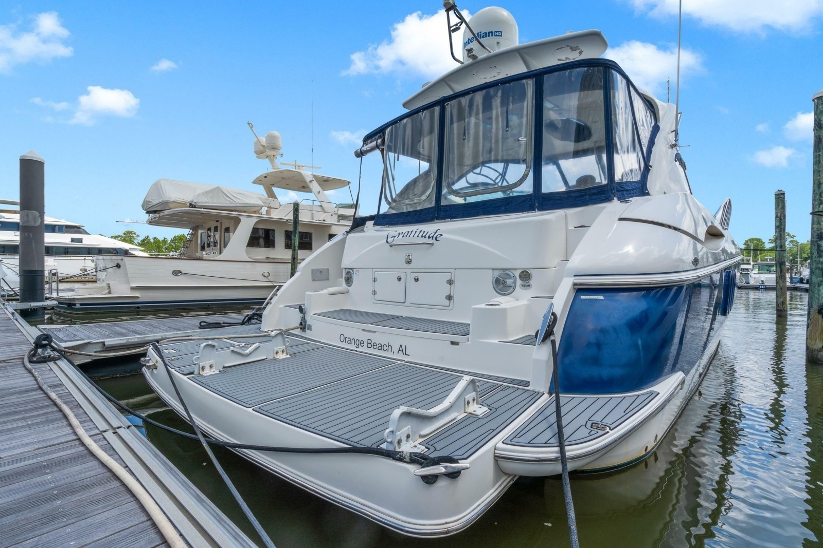 2005 Cruisers Yachts 520 Express