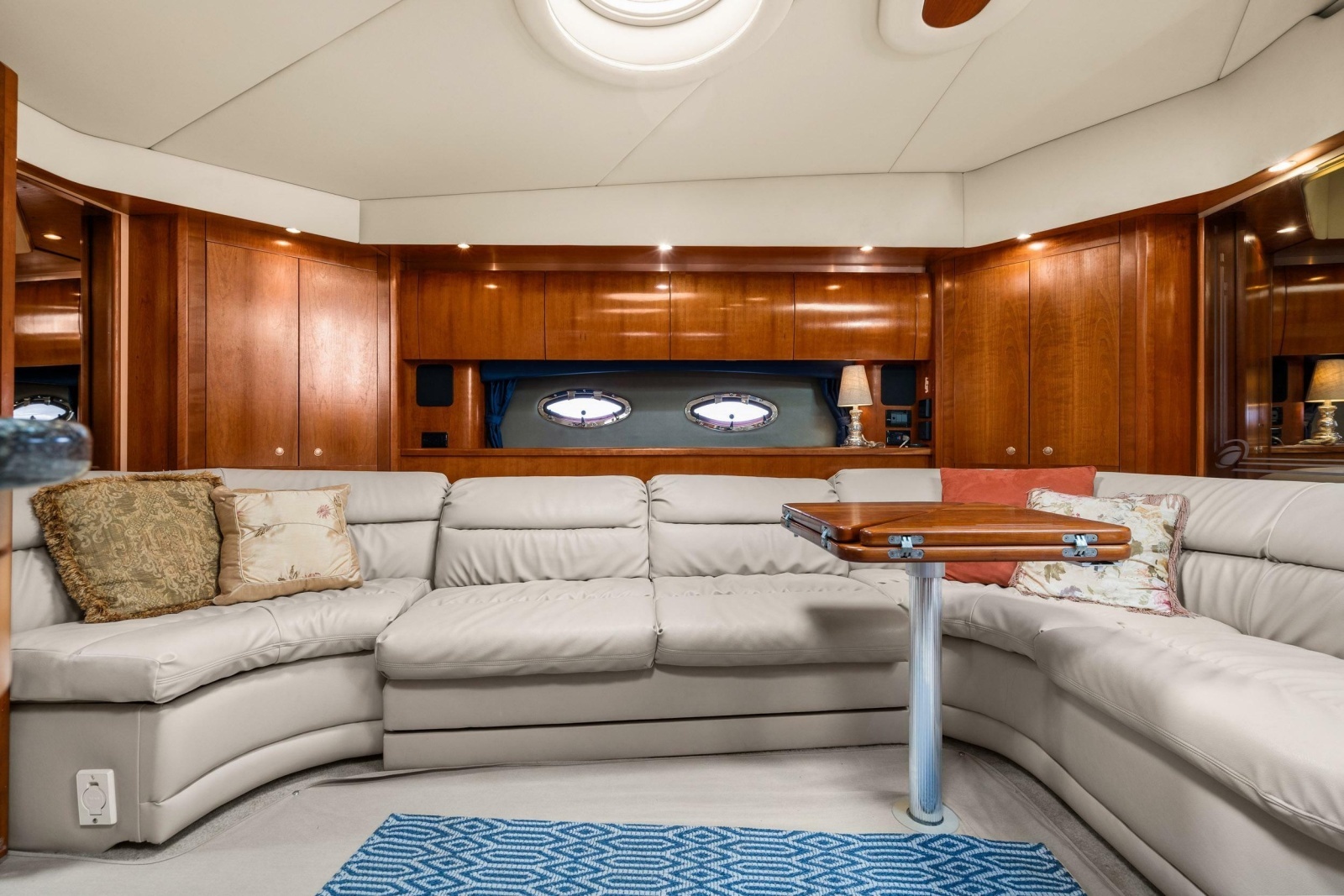 2005 Cruisers Yachts 520 Express