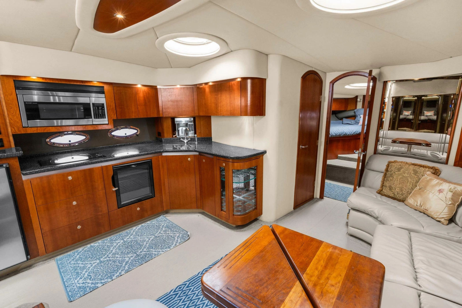 2005 Cruisers Yachts 520 Express
