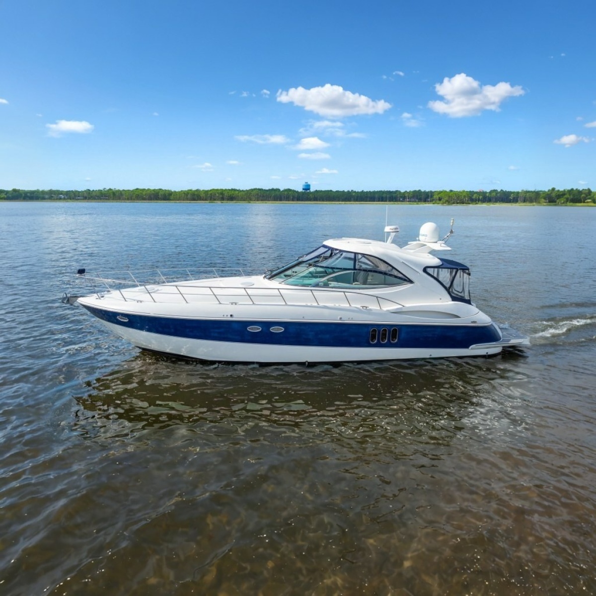 2005 Cruisers Yachts 520 Express