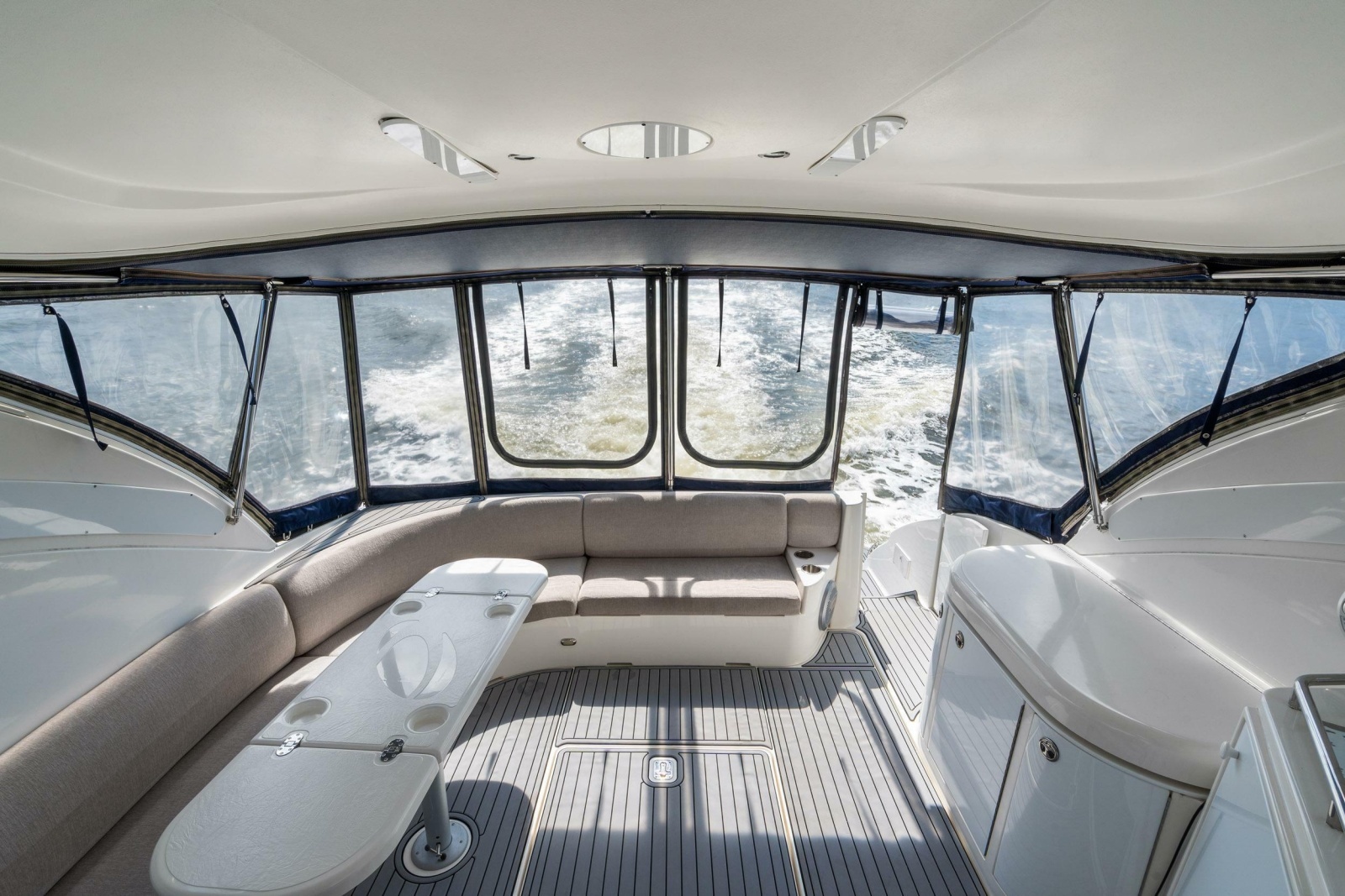 2005 Cruisers Yachts 520 Express