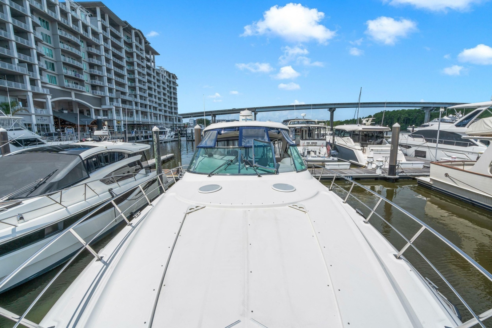 2005 Cruisers Yachts 520 Express