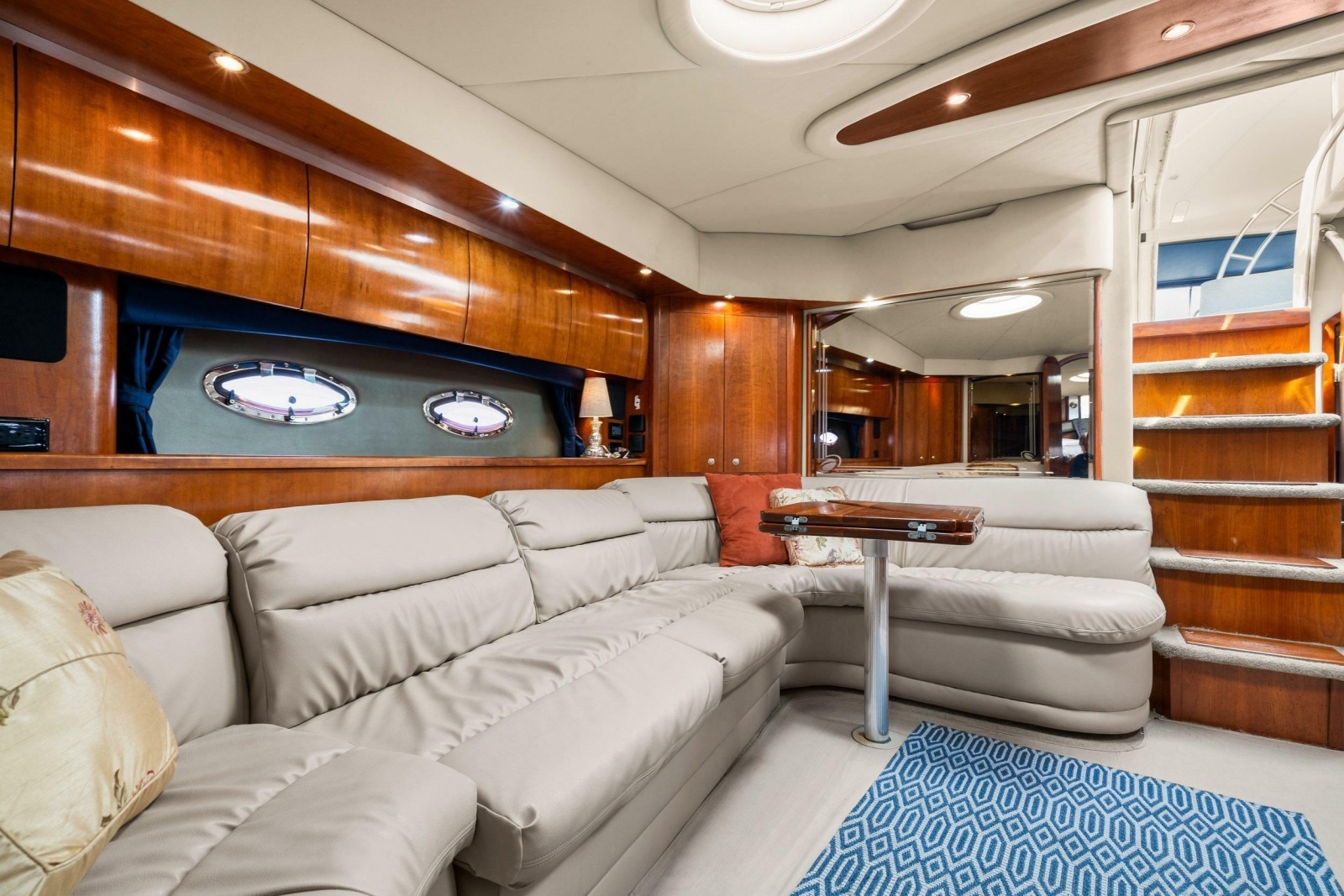 2005 Cruisers Yachts 520 Express