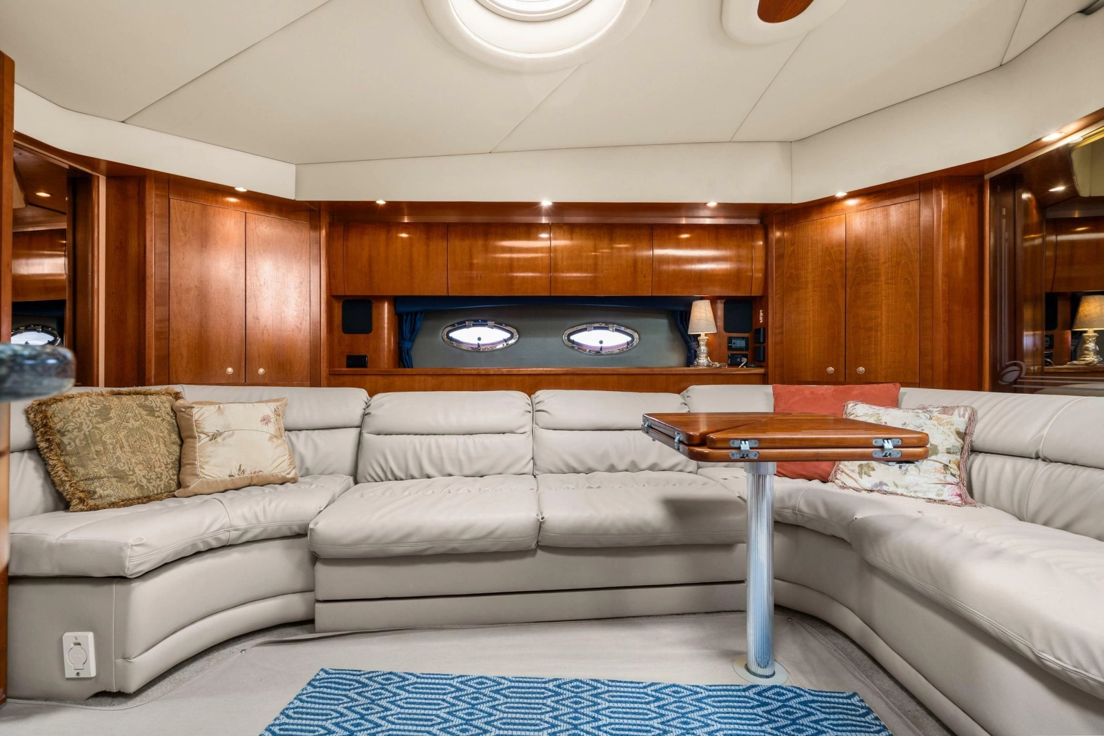 2005 Cruisers Yachts 520 Express