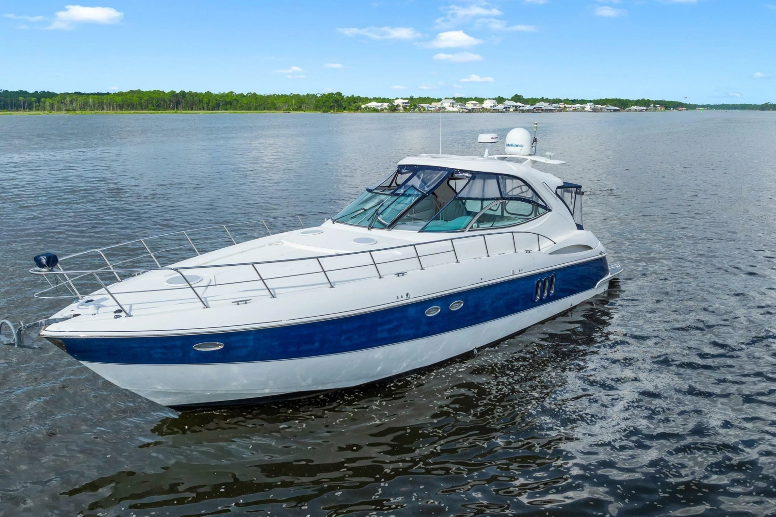 2005 Cruisers Yachts 520 Express