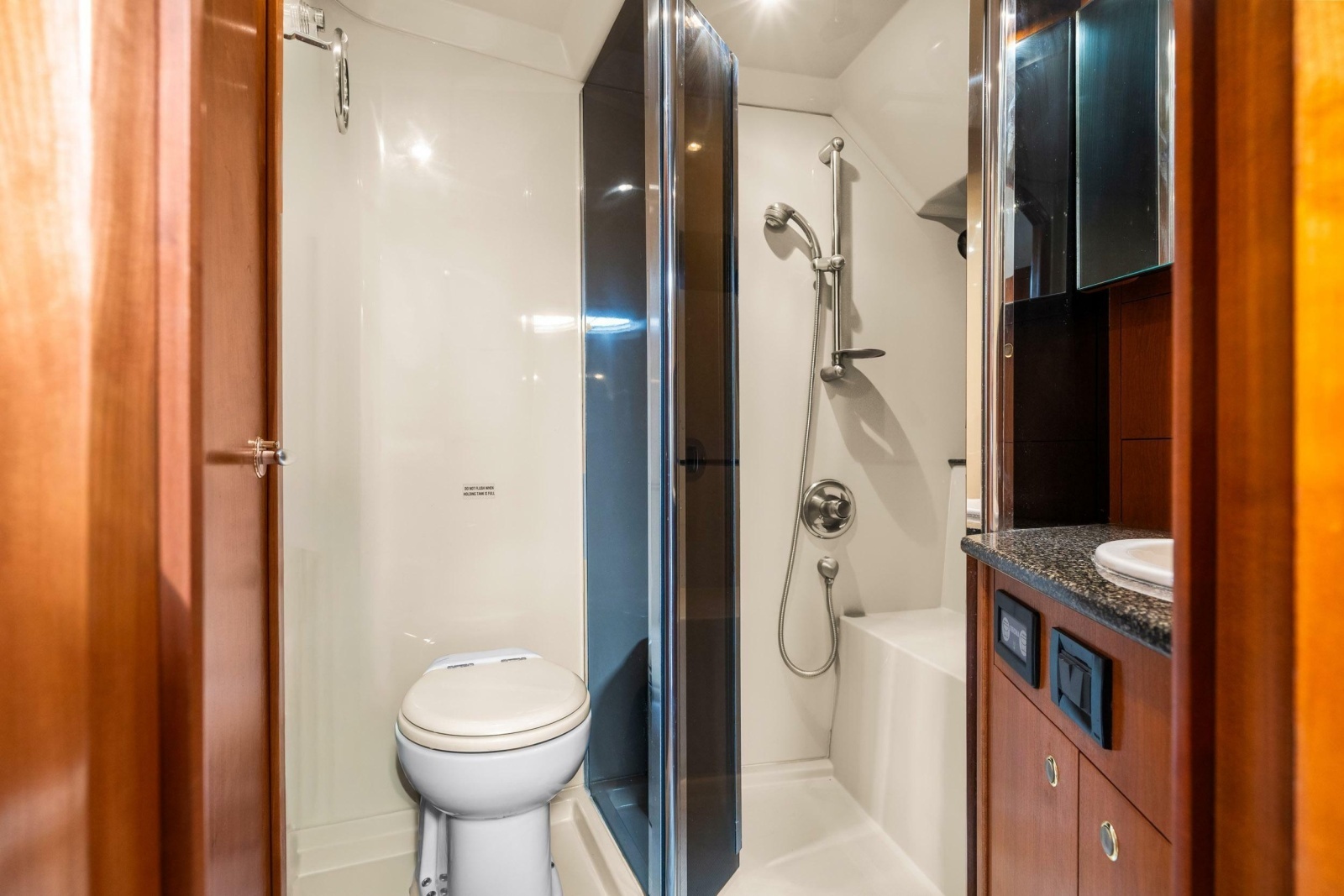 2005 Cruisers Yachts 520 Express