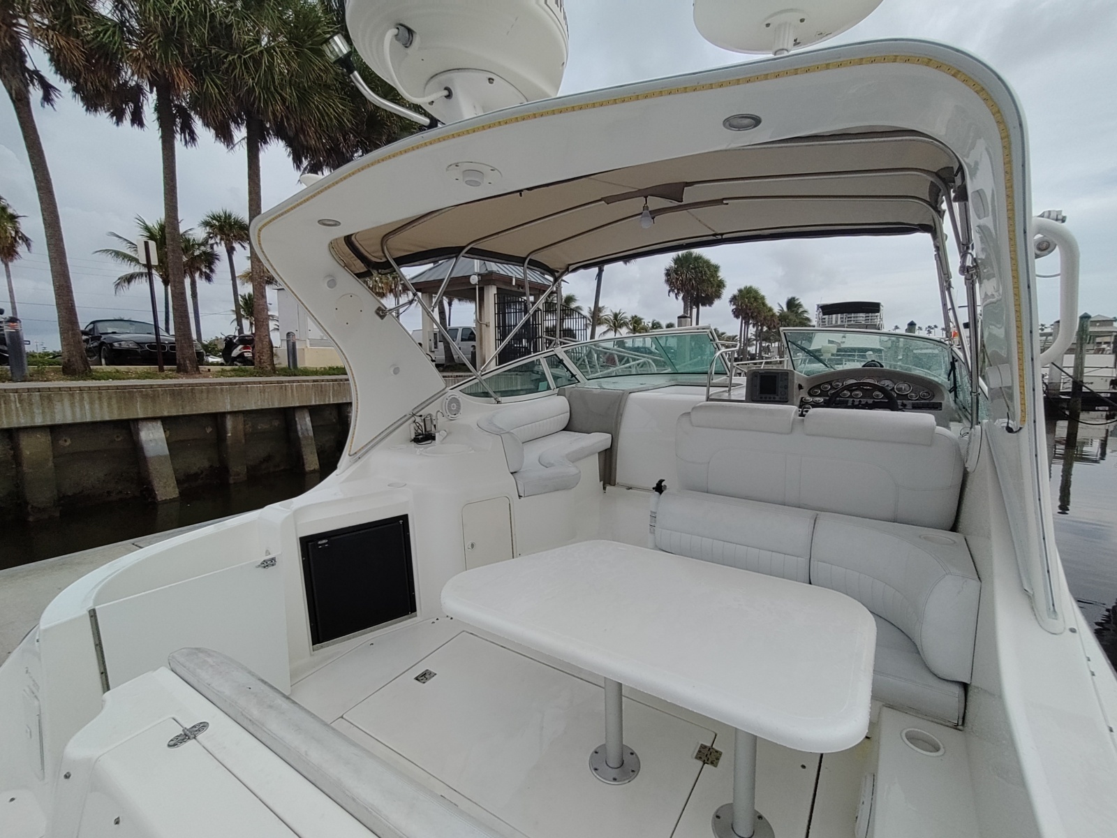 2002 Cruisers Yachts 3372 Express