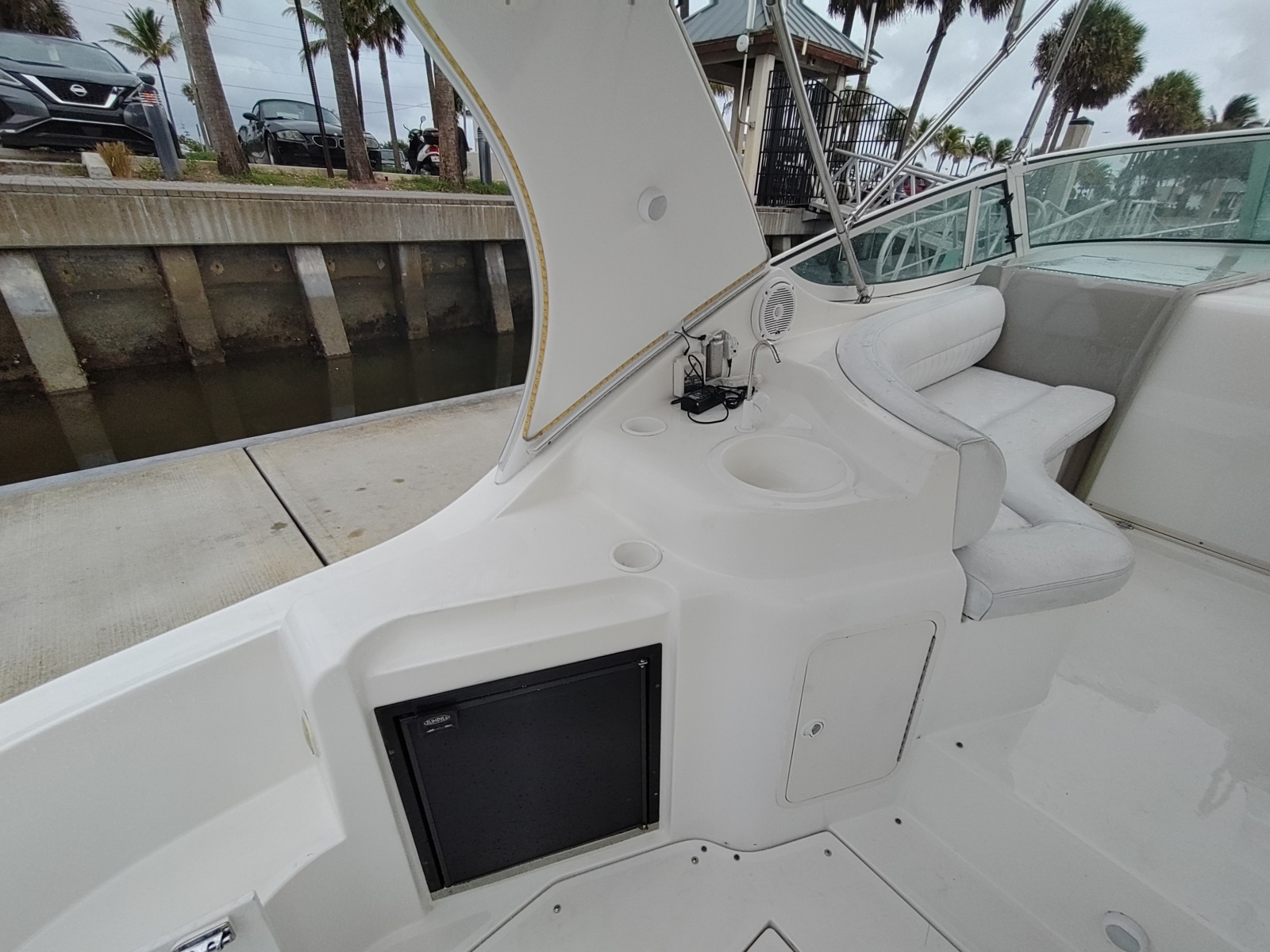 2002 Cruisers Yachts 3372 Express