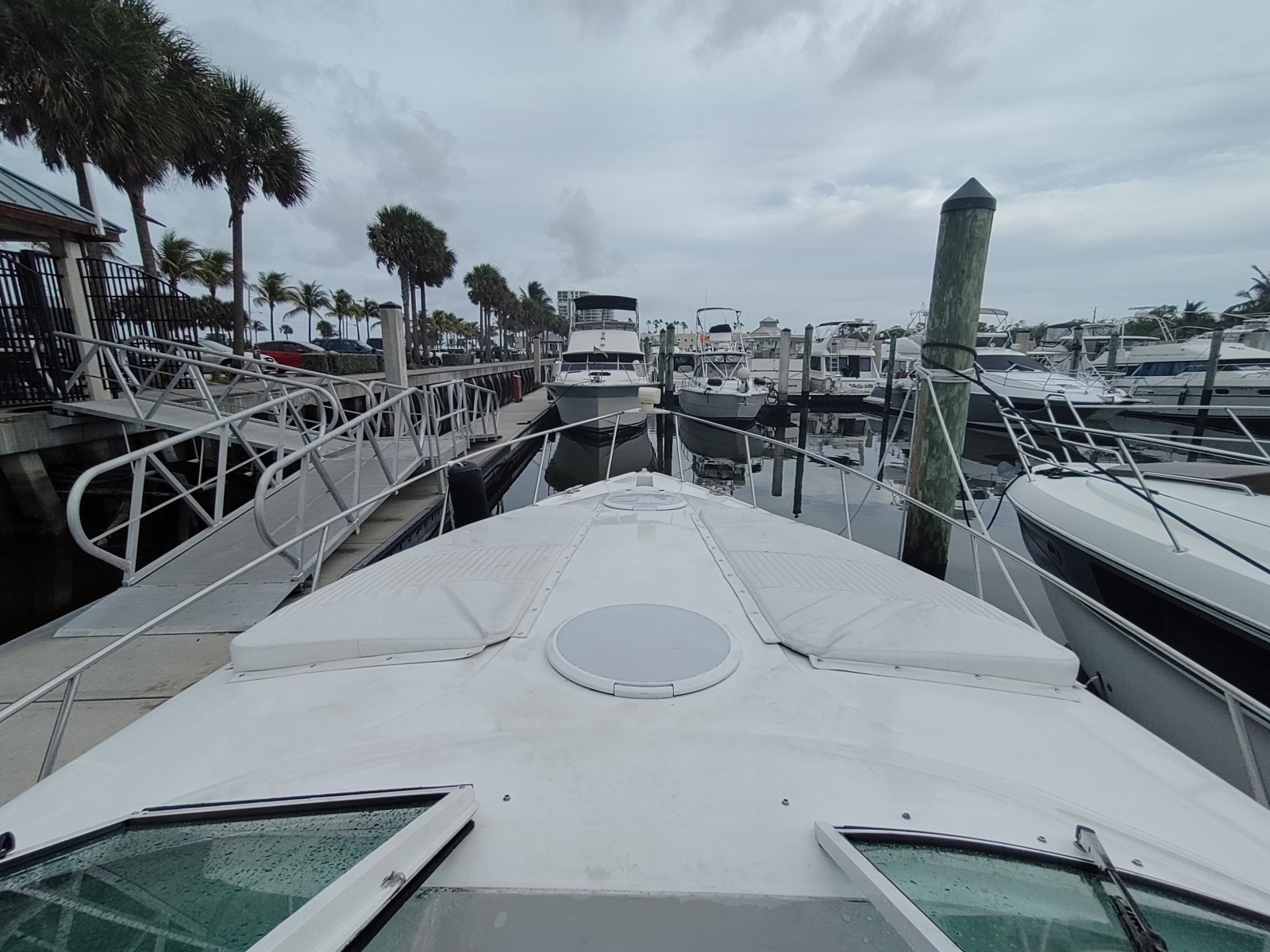 2002 Cruisers Yachts 3372 Express