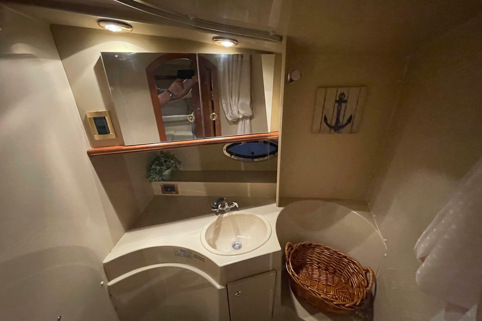 2002 Cruisers Yachts 3372 Express