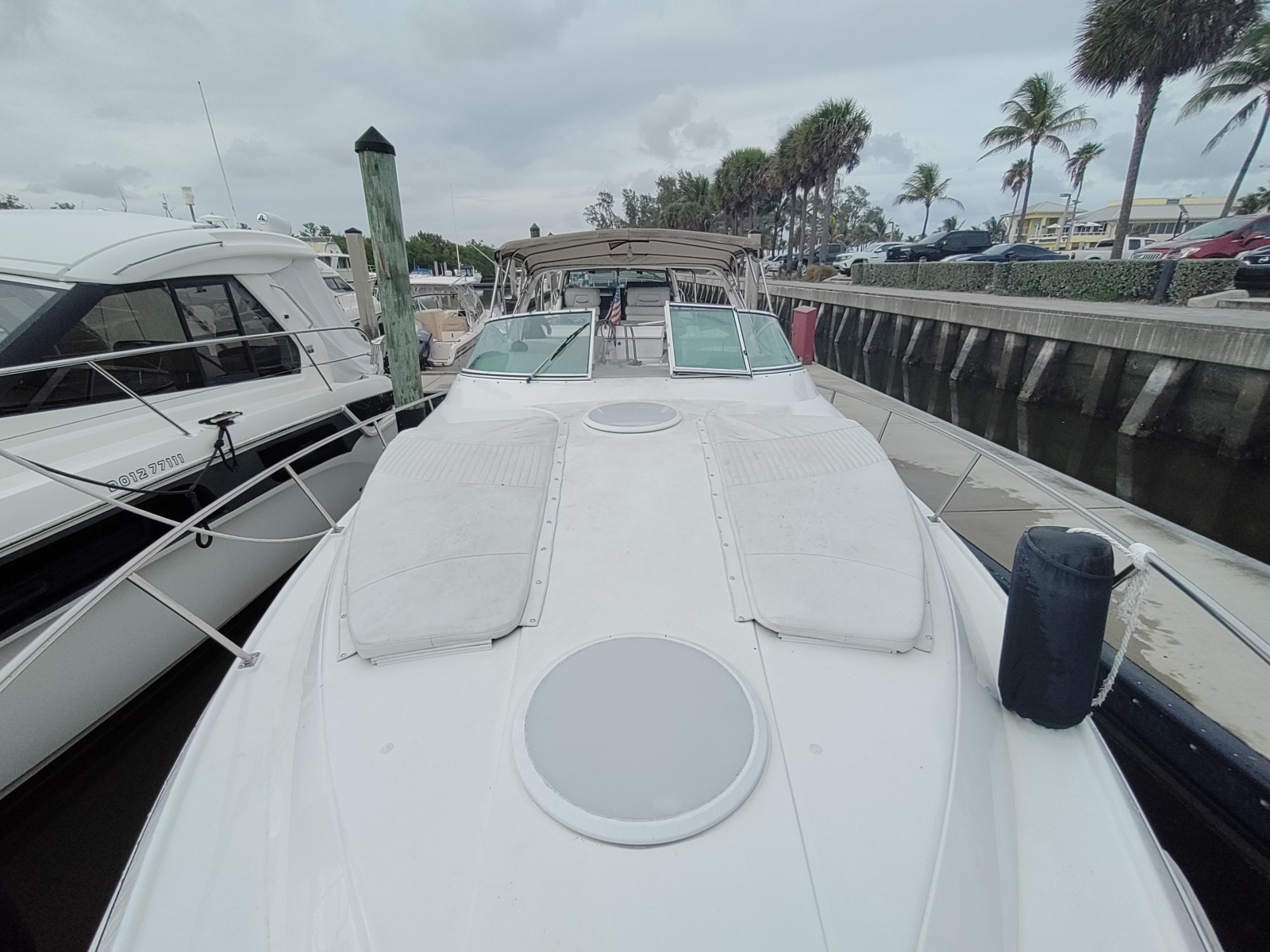 2002 Cruisers Yachts 3372 Express