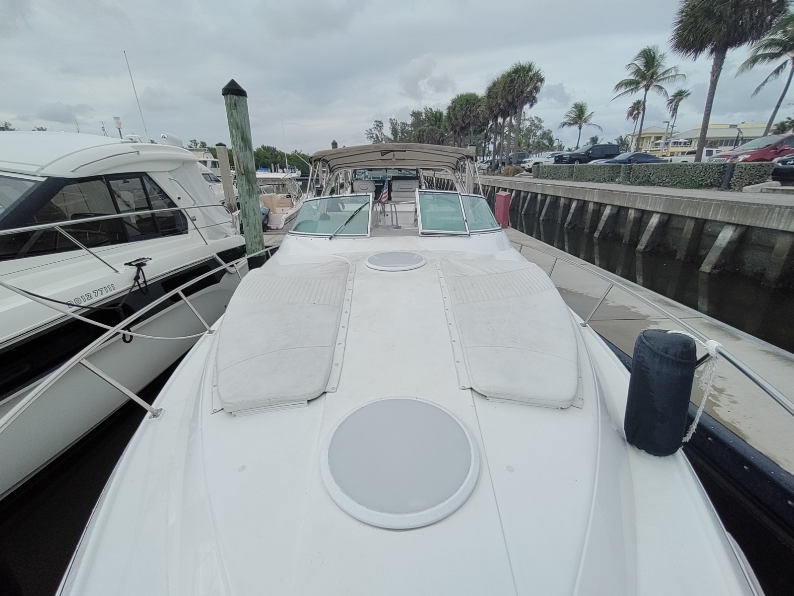 2002 Cruisers Yachts 3372 Express