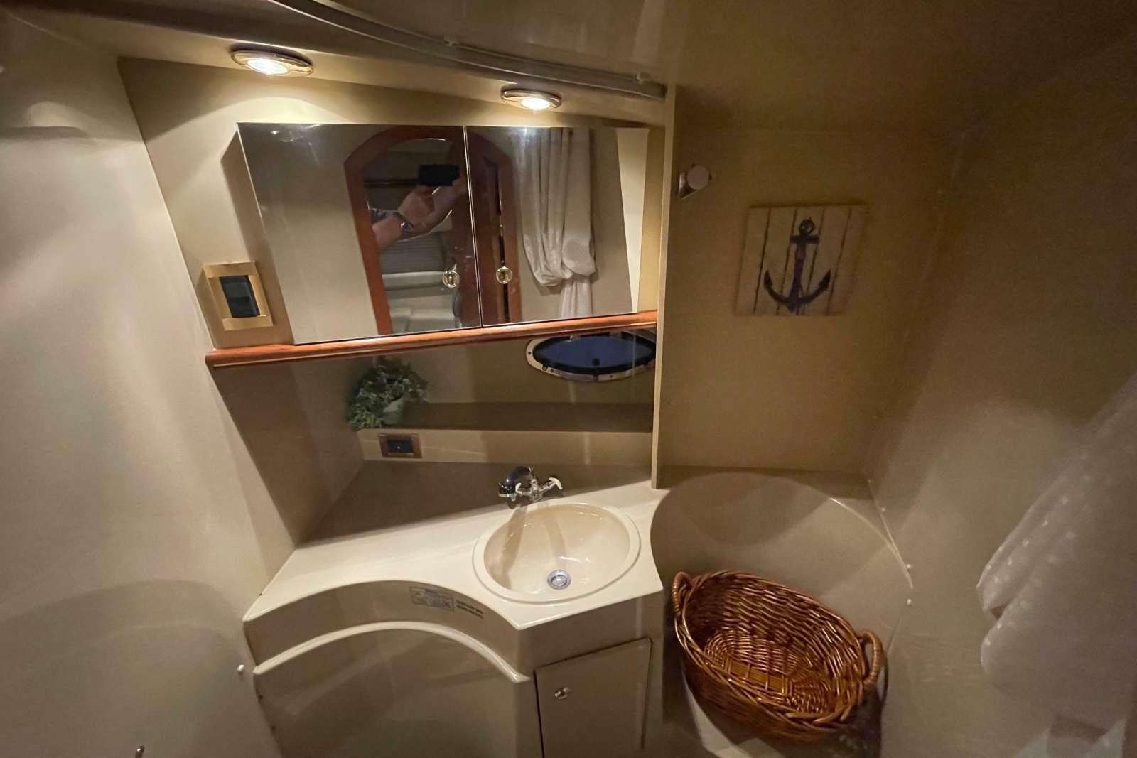 2002 Cruisers Yachts 3372 Express