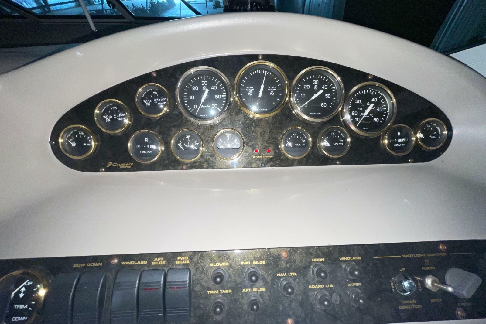 2002 Cruisers Yachts 3372 Express