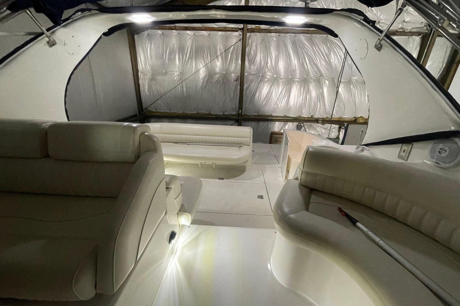 2002 Cruisers Yachts 3372 Express