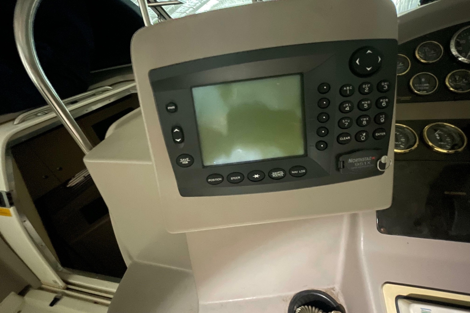 2002 Cruisers Yachts 3372 Express