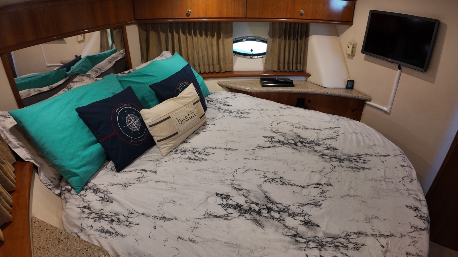 Jus Chillin 39ft Carver Yacht For Sale