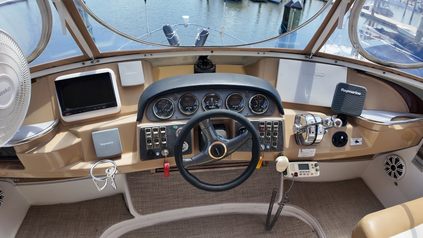Jus Chillin 39ft Carver Yacht For Sale