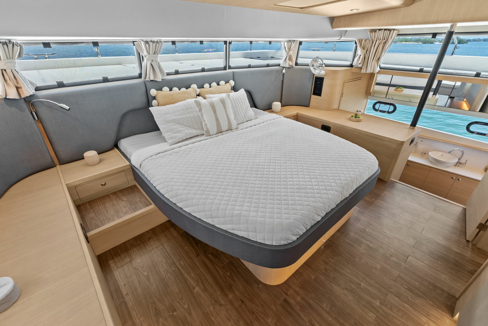 2024 Aquila 54 Yacht