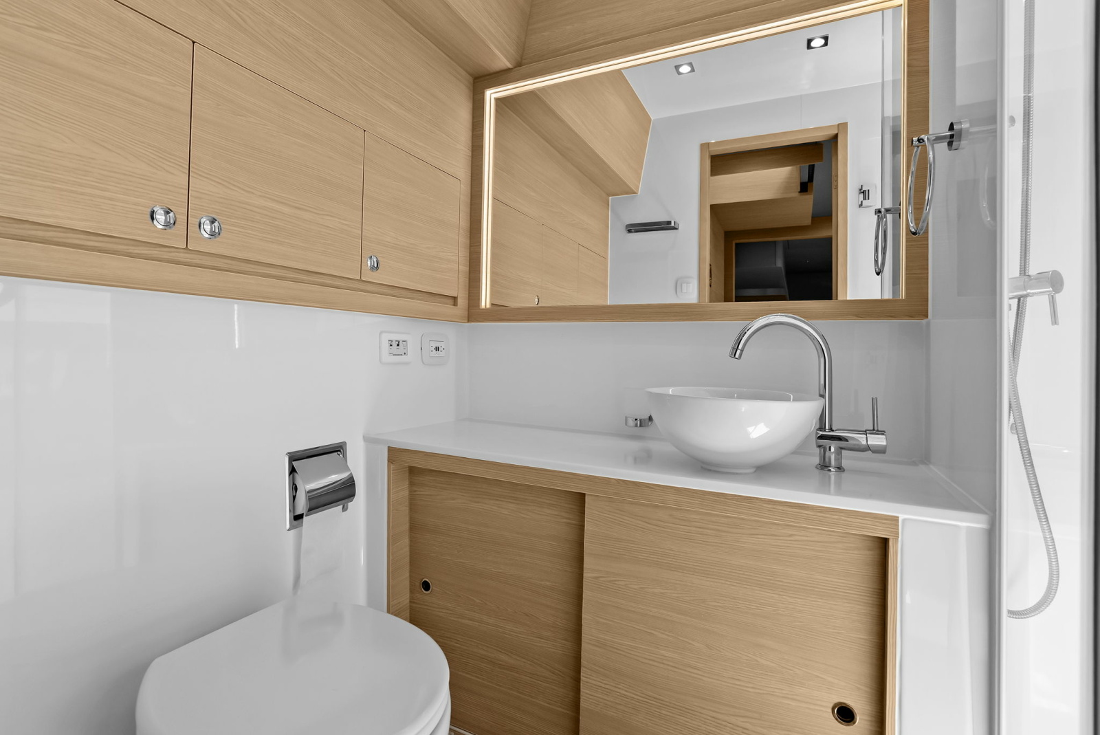 2024 Aquila 54 Yacht