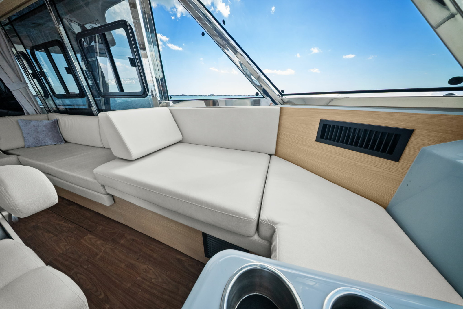 2024 Aquila 54 Yacht