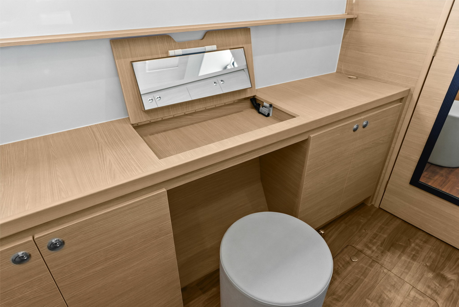 2024 Aquila 54 Yacht