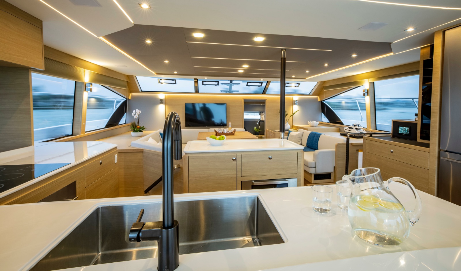 2024 Aquila 54 Yacht