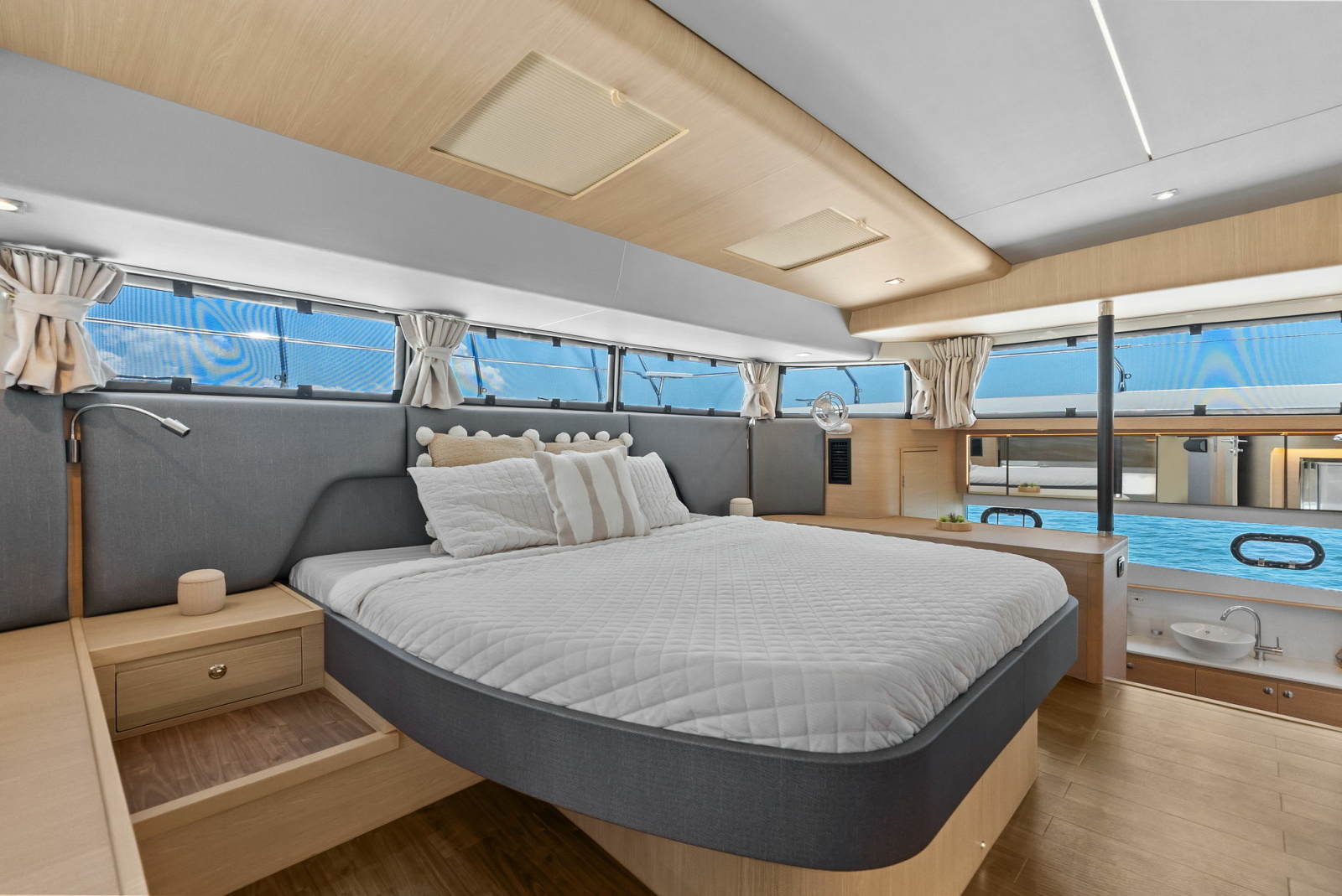 2024 Aquila 54 Yacht