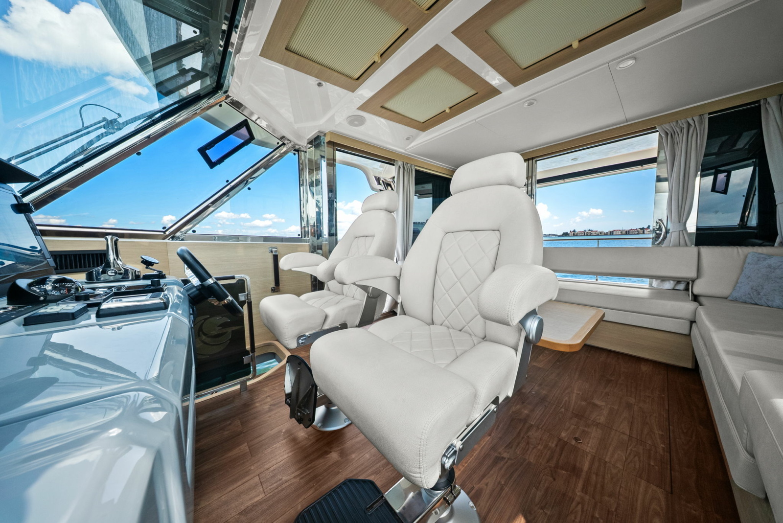 2024 Aquila 54 Yacht