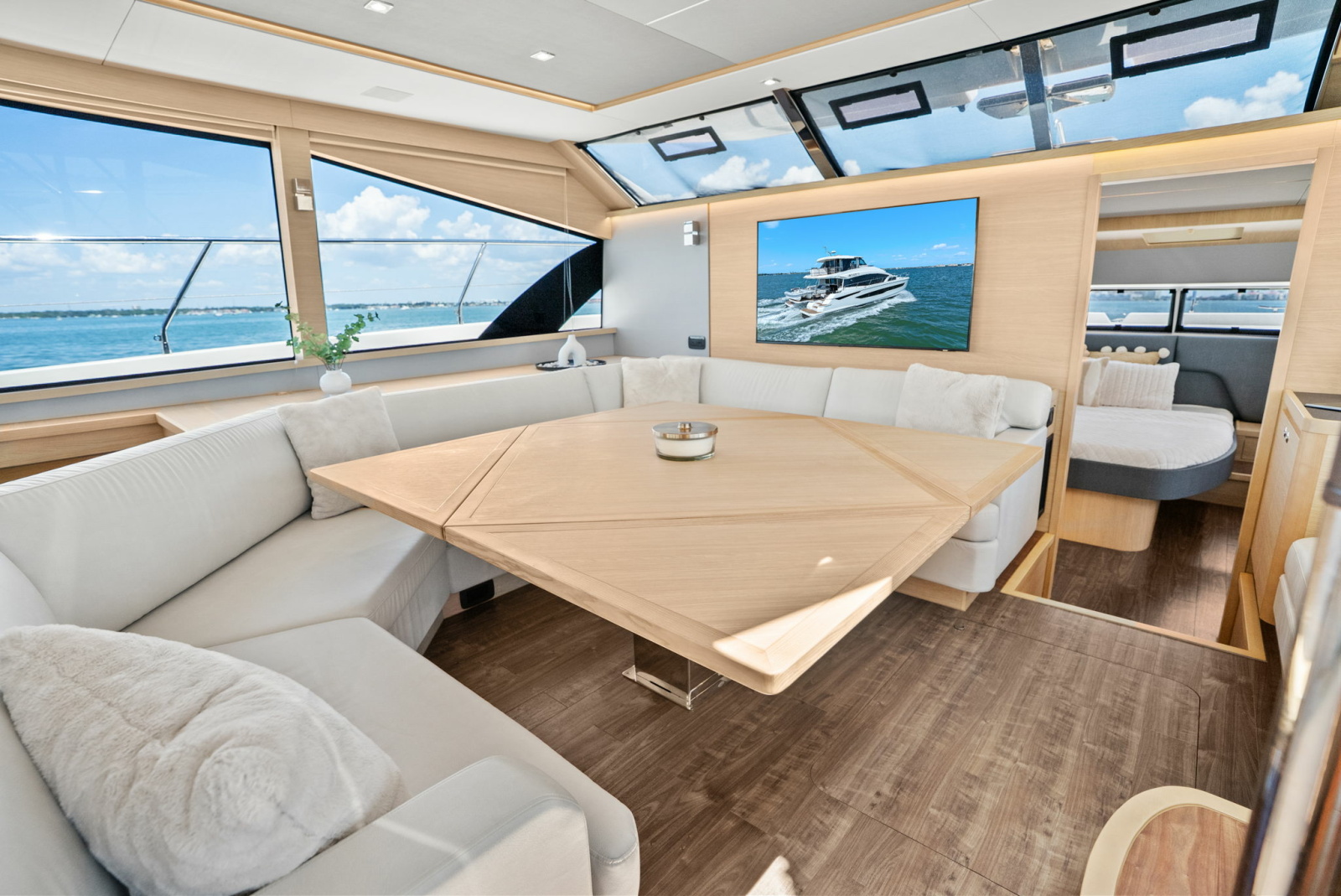 2024 Aquila 54 Yacht