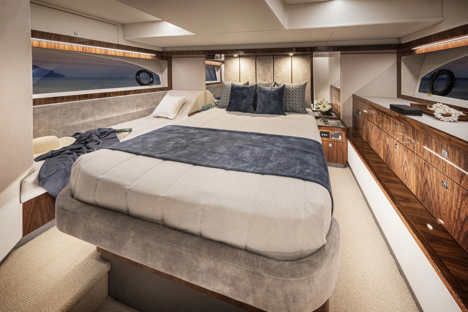 2026 Riviera 50 Sports Motor Yacht