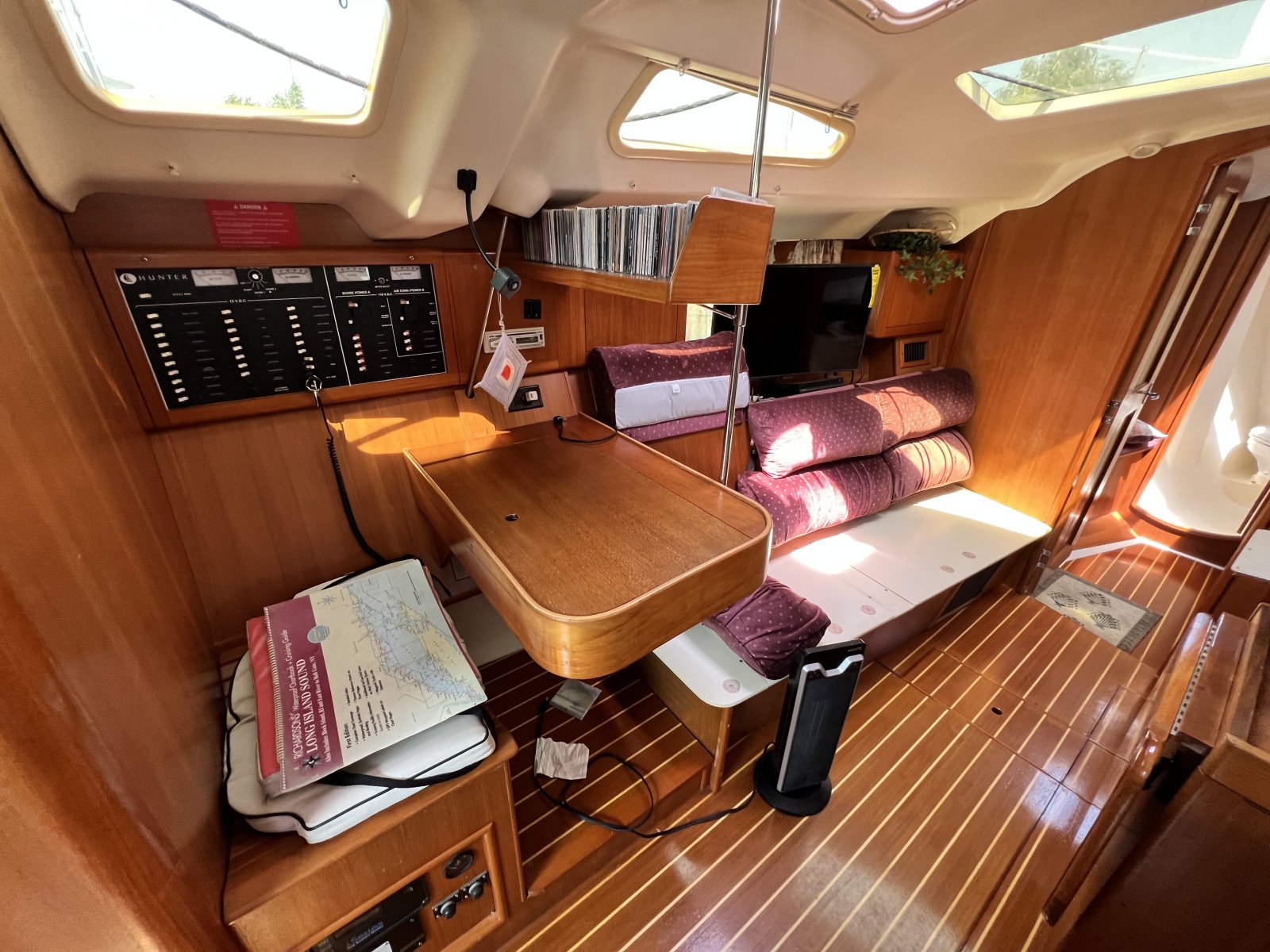 2002 Hunter 410