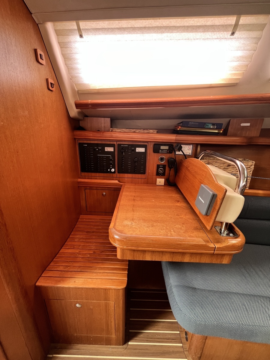 2007 Hunter 38