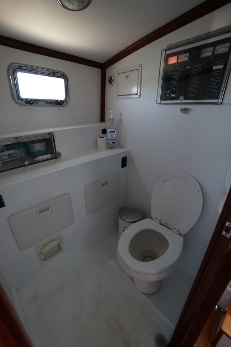 Rowe 36' Salty Dog - Interior Head