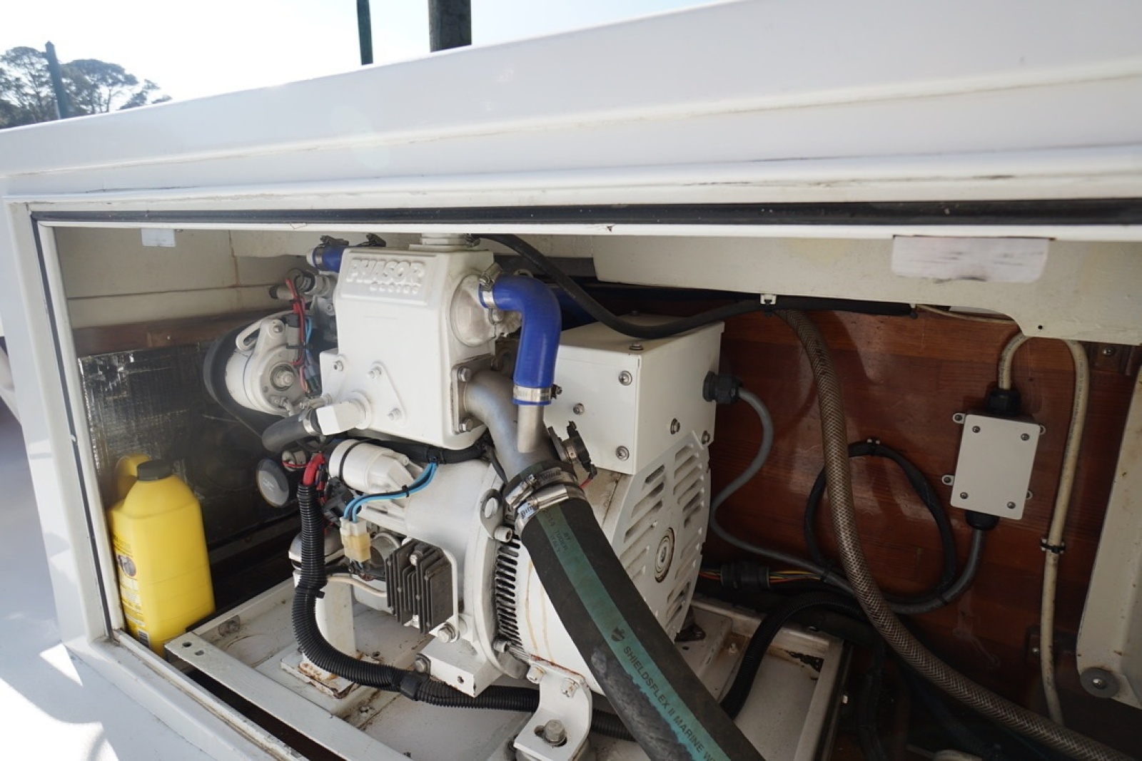 Rowe 36' Salty Dog - Generator