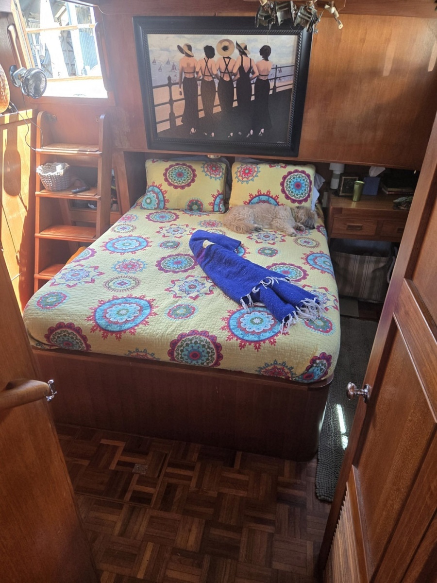 1979 Ocean Alexander 40 Double Cabin