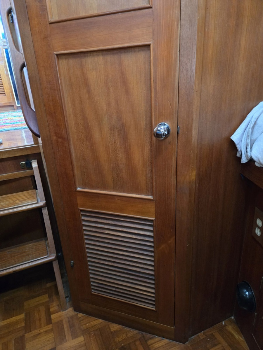 1979 Ocean Alexander 40 Double Cabin