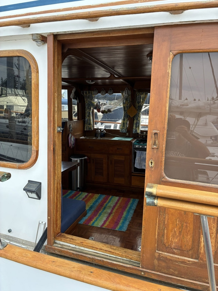 1979 Ocean Alexander 40 Double Cabin