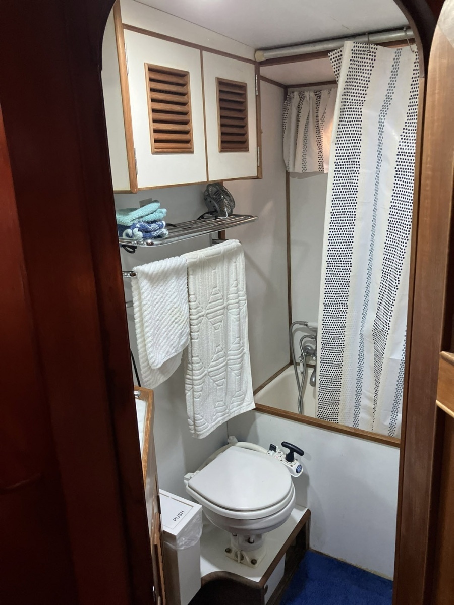 1979 Ocean Alexander 40 Double Cabin