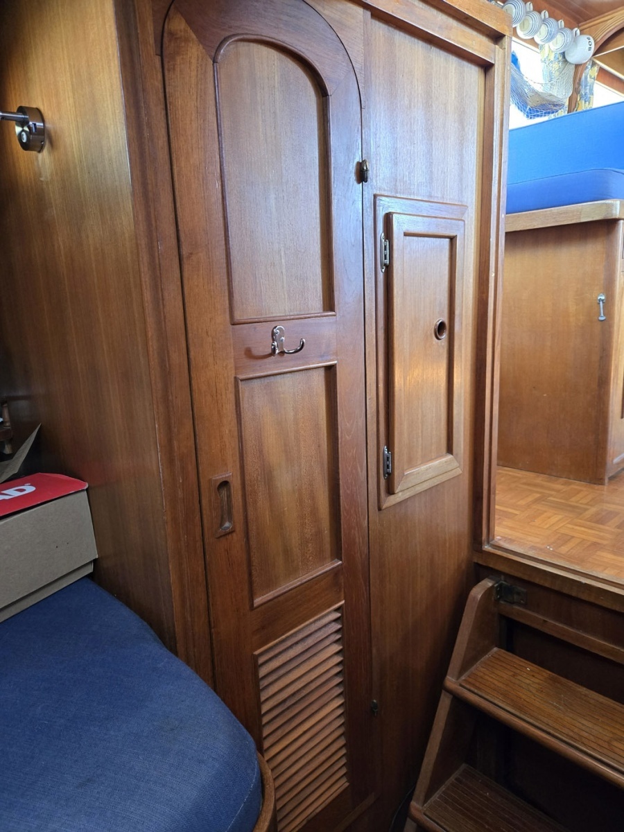 1979 Ocean Alexander 40 Double Cabin