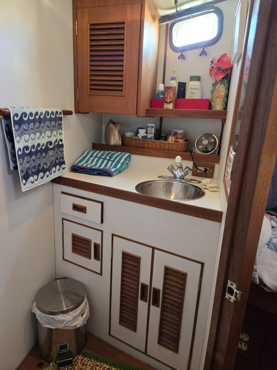 1979 Ocean Alexander 40 Double Cabin