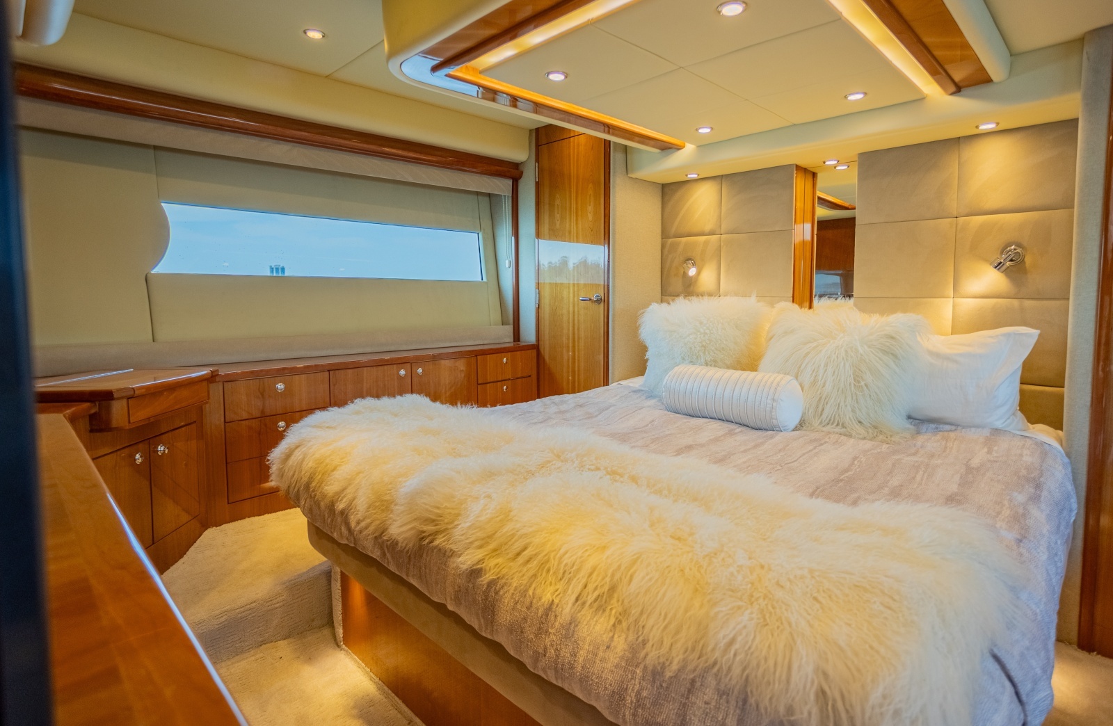 2012 Riviera 53 Enclosed Flybridge