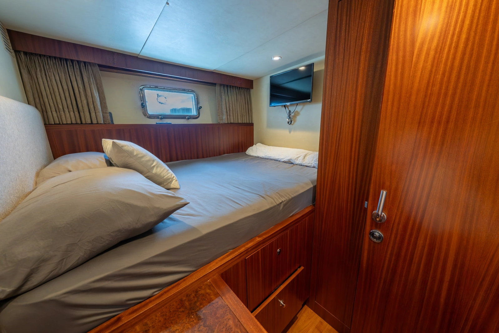 Captains Cabin