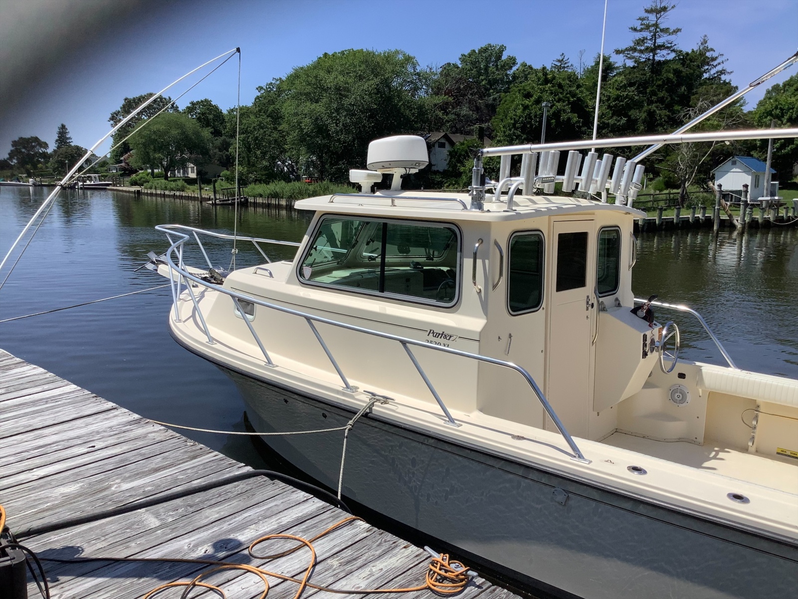 2012 Parker 2520 XL Sport Cabin